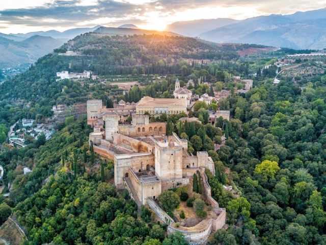 Elegant Mega Portekiz ve Endülüs Turu Türk Hava Yolları İle 7 Gece (Ekstra Turlar Dahil) (AGP-OPO)