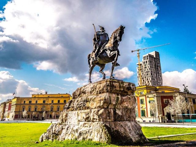 İzmir Çıkışlı Kosovalı Elegant Balkanlar Turu Pegasus Hava Yolları İle 7 Gece (Tüm Ekstra Turlar ve Akşam Yemekleri Dahil) (SKP-SKP)