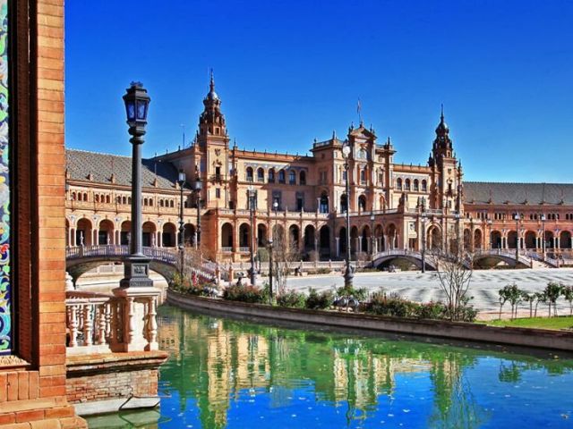 İzmir Çıkışlı Maxi İspanya & Endülüs Turu Sun Express Hava Yolları İle 7 Gece (BCN-MAD)