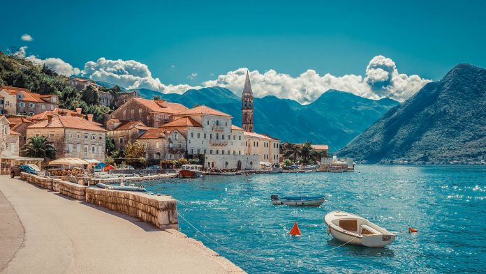 Antalya Çıkışlı Vizesiz Budva Rüyası Turu SunExpress Hava Yolları İle 3 Gece 4 Gün (TIA-TIA)